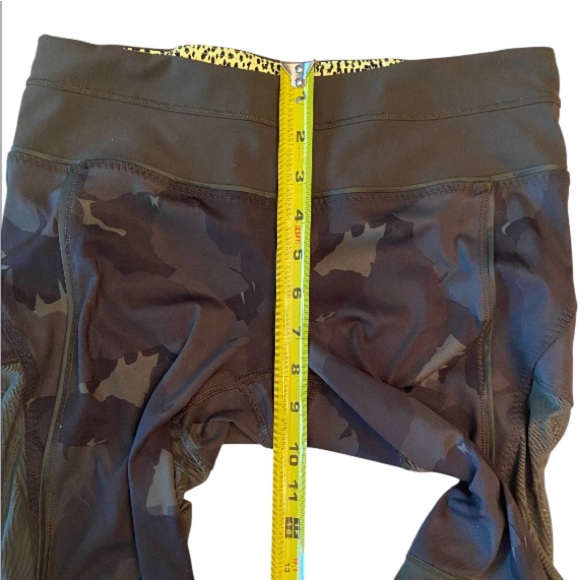 Lululemon Training Tough Crop Size 6 Palm Party Green Camo Luxtreme Mesh - Picture 6 of 9